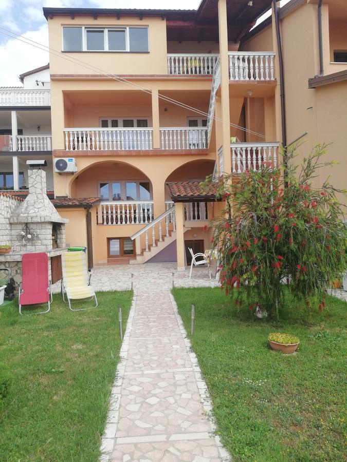Apartment Zdravko Штинян Екстер'єр фото