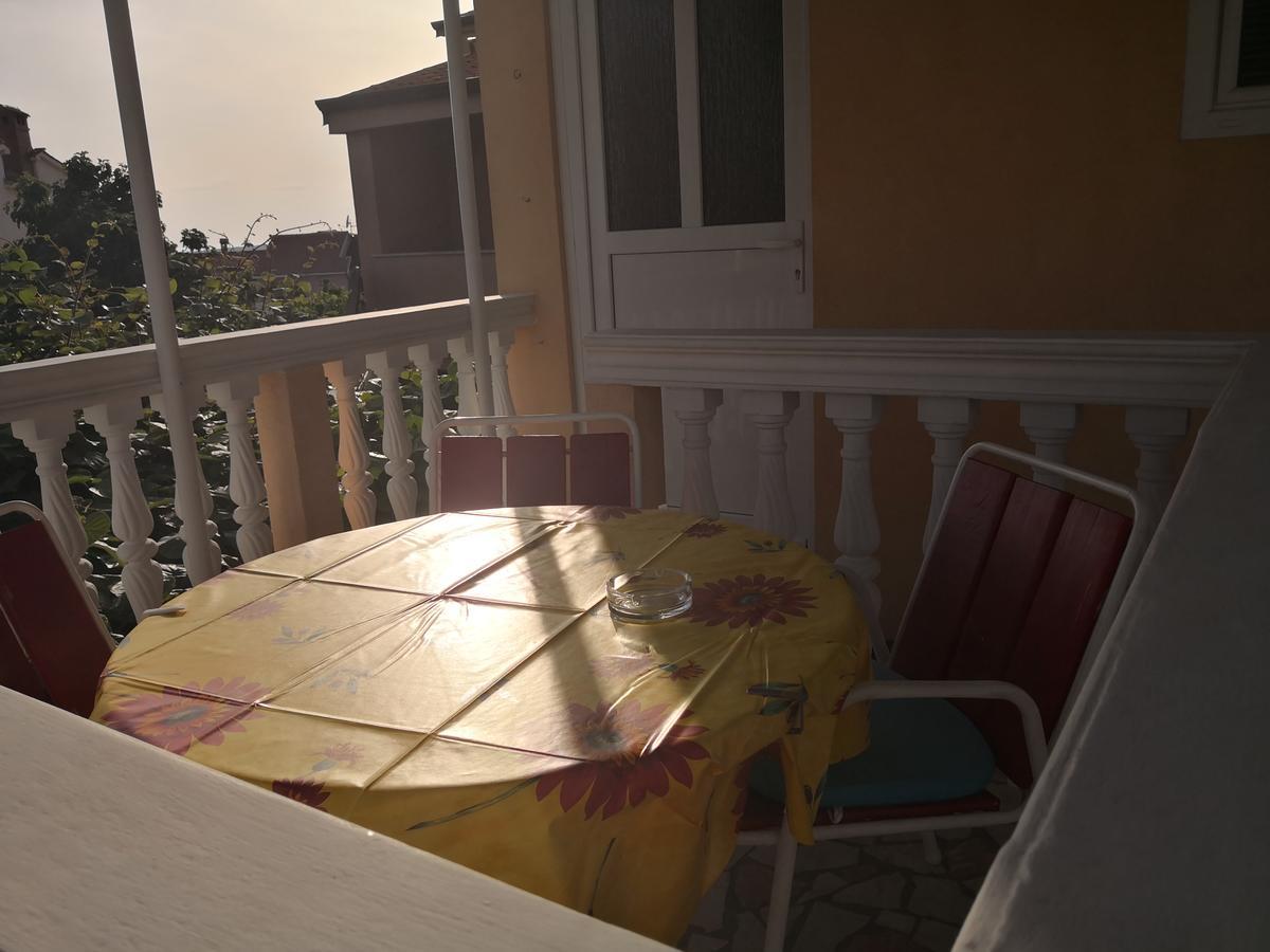 Apartment Zdravko Штинян Екстер'єр фото