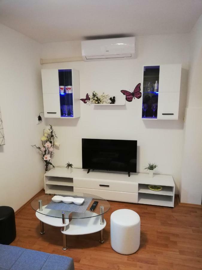 Apartment Zdravko Штинян Екстер'єр фото