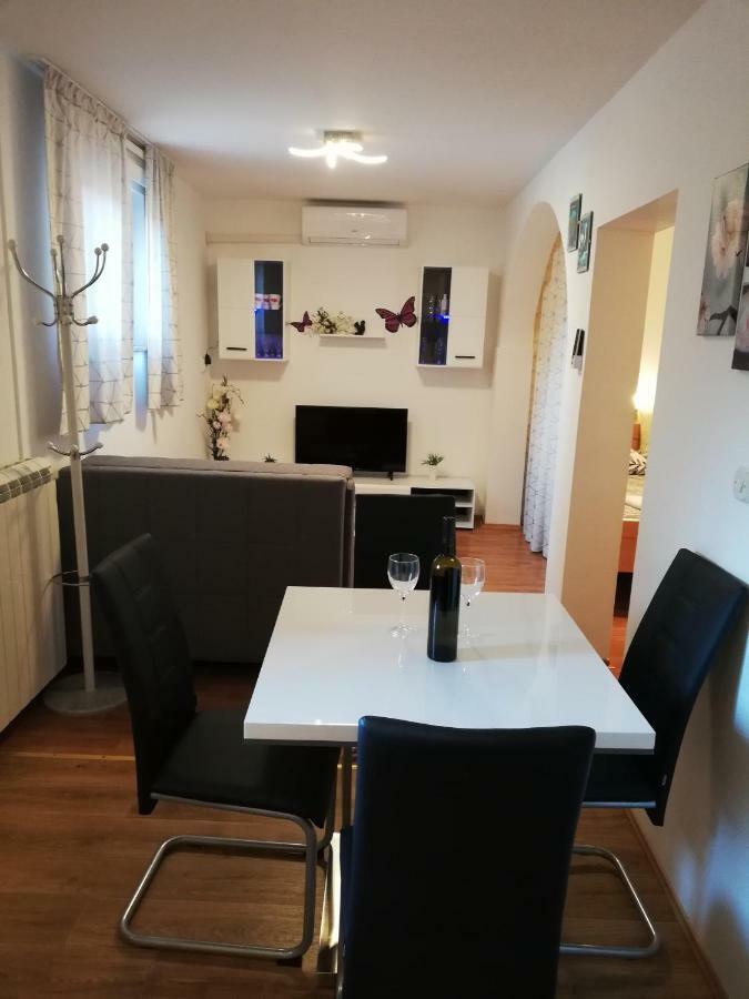 Apartment Zdravko Штинян Екстер'єр фото