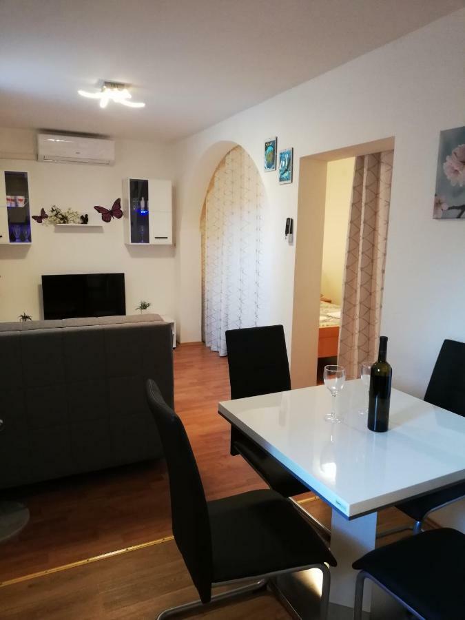 Apartment Zdravko Штинян Екстер'єр фото