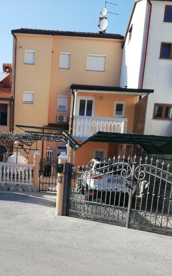 Apartment Zdravko Штинян Екстер'єр фото