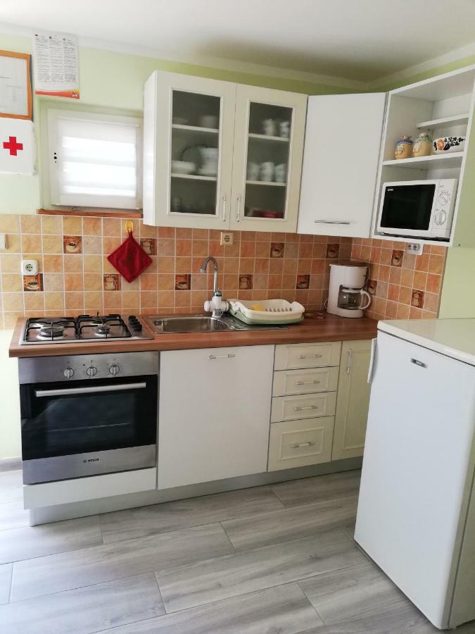 Apartment Zdravko Штинян Екстер'єр фото