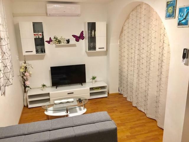 Apartment Zdravko Штинян Екстер'єр фото
