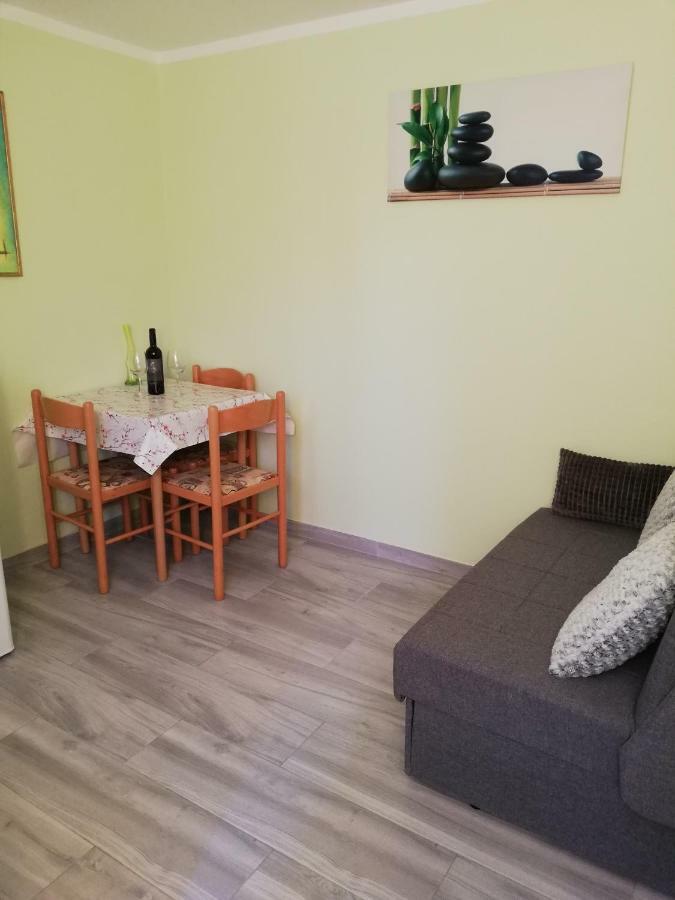 Apartment Zdravko Штинян Екстер'єр фото